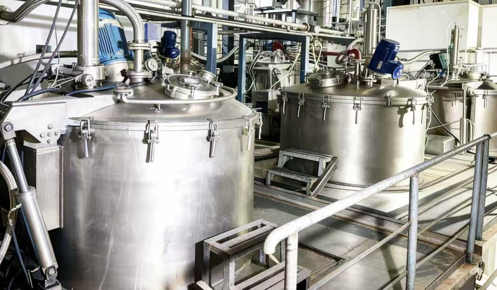 Enzymatic depolymerization reactor vessels